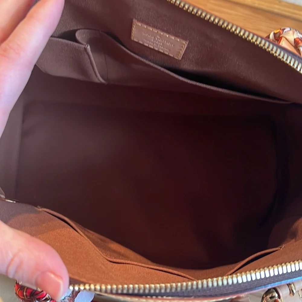 Gorgeous Louis Vuitton Tivoli bag